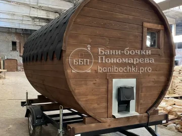 Компактная баня-бочка 2м на прицепе, готовая к эксплуатации в Красноярске
