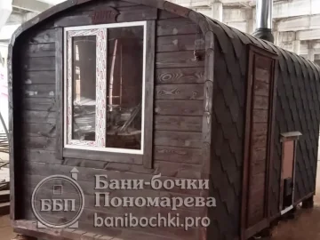 Компактная баня-квадро 4 м с Г-образными полками и окном на торце, Красноярск