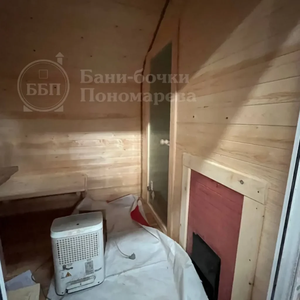 Баня «парус»: входная дверь, печь. Красноярск, камни/каменка.