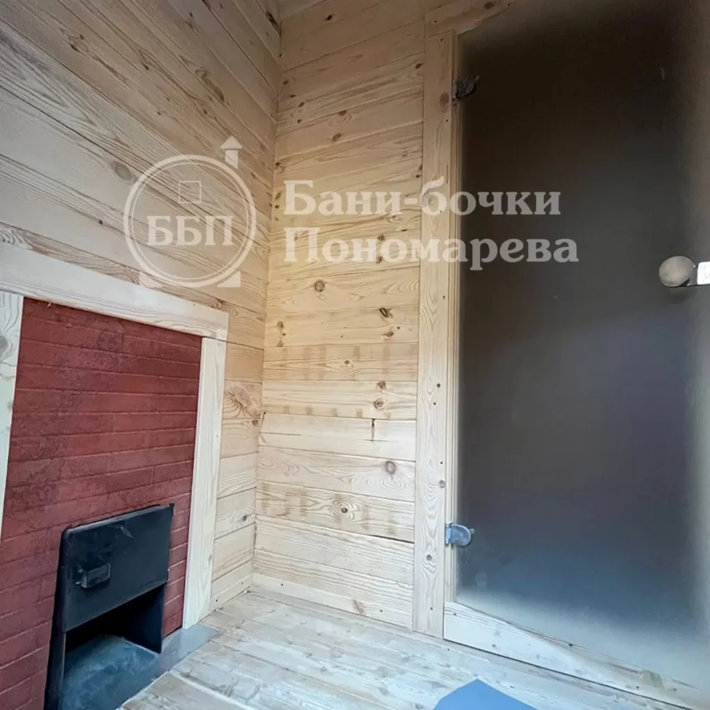 Баня «парус»: входная дверь, печь. Красноярск, камни/каменка.