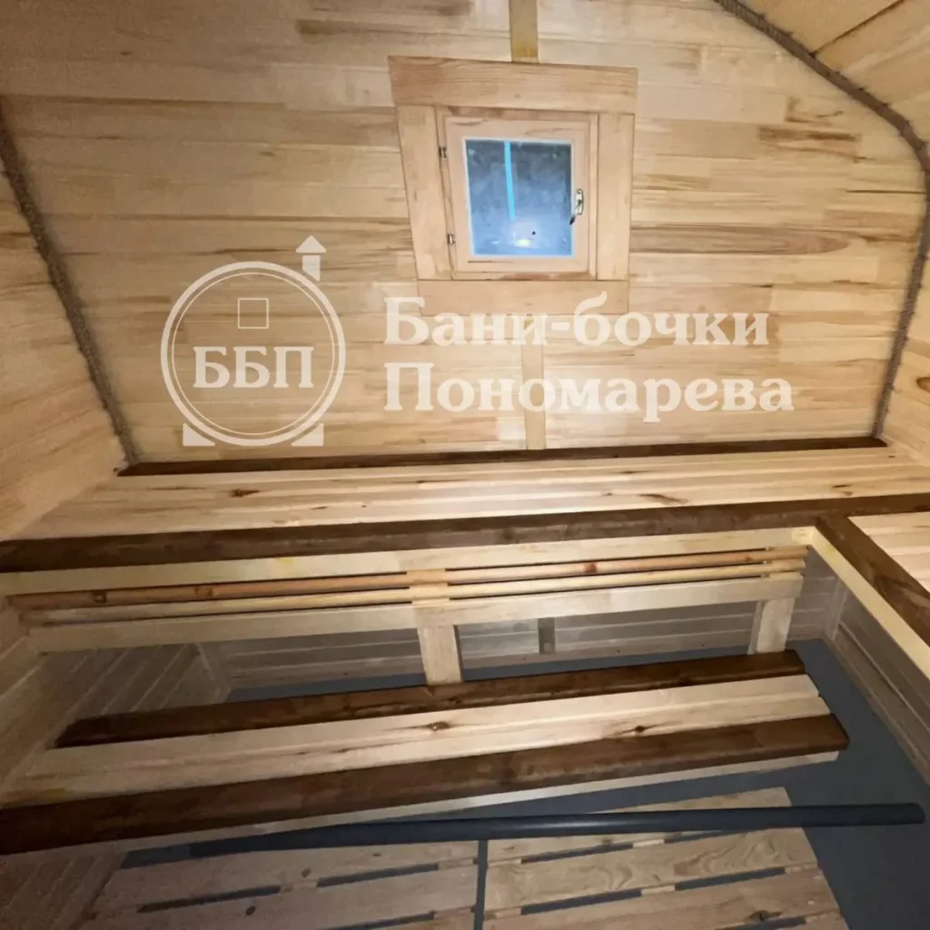 Баня «парус»: окно, полки. Красноярск.
